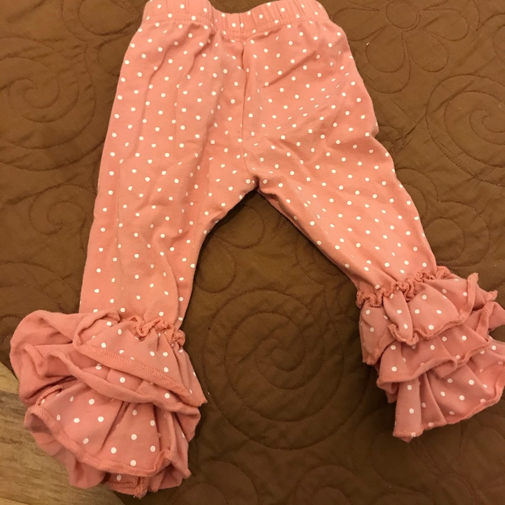 Size 3m icing pants. Ruffel bottom EUC
